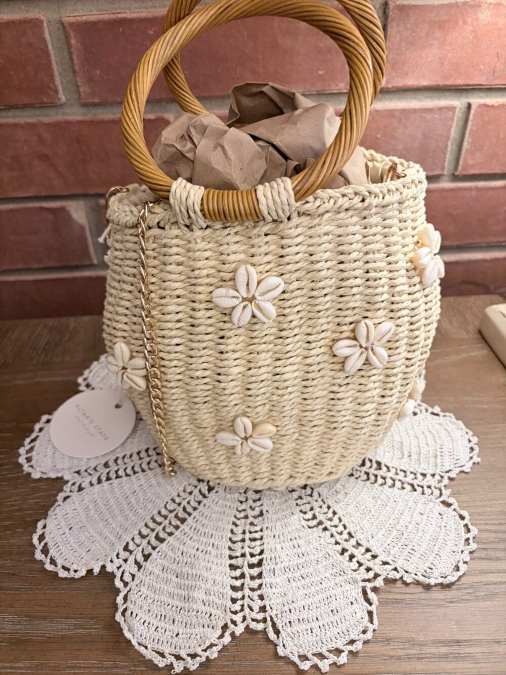 Altar'd State NWT The Hampton Woven Shell Bucket Tote - Picture 2 of 6